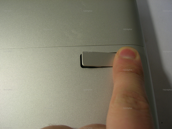 Фиксатор защитной дверцы MacBook Pro